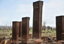 Money Exchange and Trade in the Market